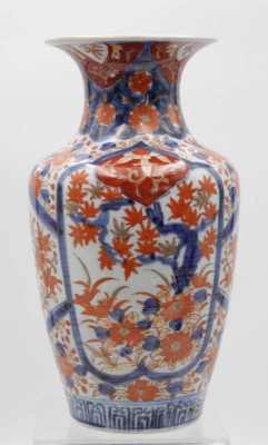 Auktion 349<br>Imari-Vase, Japan, wohl Anf. 20. Jhd,, H-30,5cm [1]
