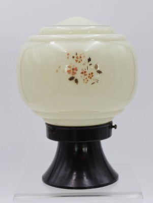 Auktion 349<br>Art-Déco Flurlampe, Milchglaschirm in Bakelitfassung, H-20,5cm [1]