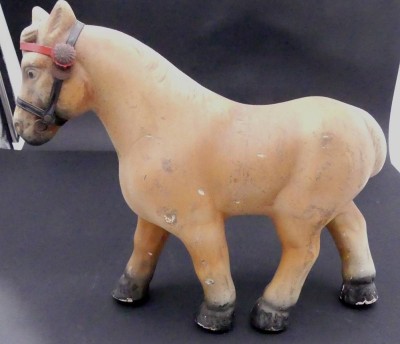 Auktion 349<br>gr. Pappmachee-Pferd auf Rollen, Vorkrieg, leicht bespielt, H-24,5 cm, L-ca. 31 cm, Ohrspitzen ab [1]