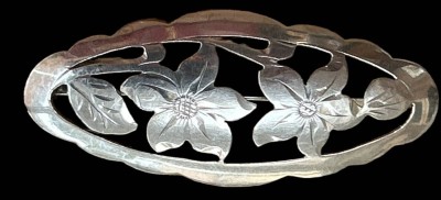Auktion 349<br>ovale Silberbrosche-835-, Handarbeit, Blütendekor, 5,5x2,2 cm, ca. 5 gr. [1]
