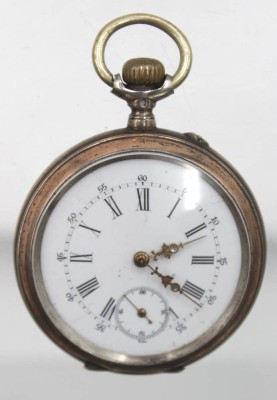 Auktion 349<br>Taschenuhr um 1900, 800er Silbergehäuse, Deckel mit Gravur, Lünette mit Rosévergoldung, Werk läuft, D-4,5cm [1]