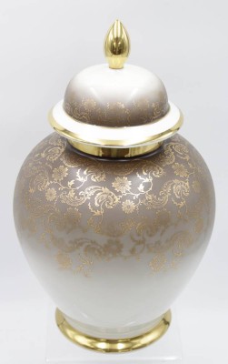 Auktion 349<br>gr. schöne Deckelvase, Seltmann Vohenstrauß, Goldzier, ca. H-34,5cm [1]