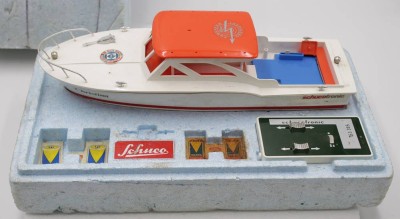 Auktion 349<br>Fernlenkboot, Schucotronic, Funktion nicht geprüft, bespielte Erhaltung, H-13,5cm L-41cm [1]