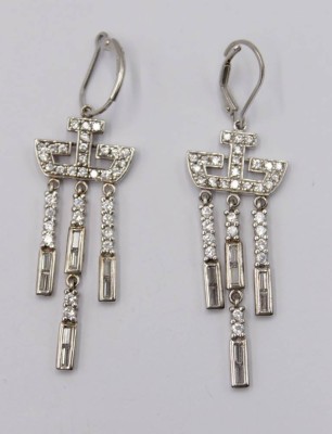 Auktion 349<br>Paar 925er Ohrhänger, besetzt mit klaren Steinen, zus. 8,4gr., L-5,7cm [1]