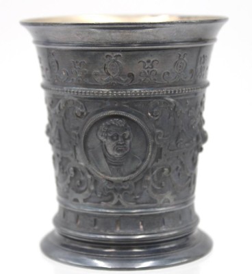 Auktion 349<br>WMF-Becher um 1900, Eine feste Burg ist unser Gott, ca. H-8,6cm [1]