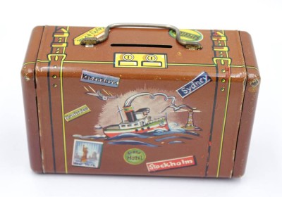 Auktion 349<br>Blechspardose in Kofferform, älter, ohne Schlüssel, 8 x 12,5cm [1]