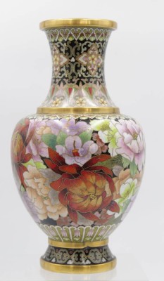 Auktion 349<br>Cloisonné-Vase, wohl China, florales Dekor, H-25,8cm. [1]