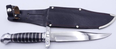 Auktion 349<br>gr. Messer in Lederscheide 