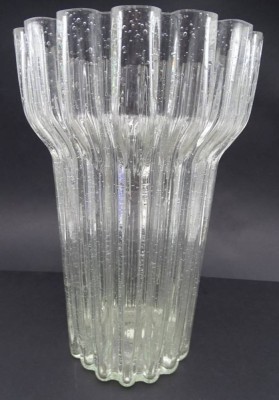 Auktion 349<br>hohe Vase in der Art von Tapio Wirkkala, Littala, Finland, Rand ein minim. Chip, H-29,5 cm, D-18 cm [1]