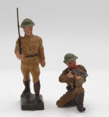 Auktion 349<br>2x franz. Lineol-Soldaten, älter,  Gebrauchs-u. Altersspuren, ca. H-8cm [1]