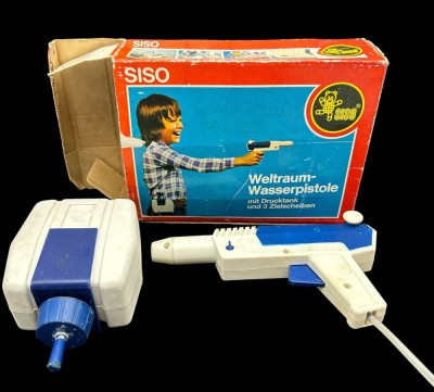 Auktion 349<br>Siso Weltraum Wasserpistole in OVP, 70-er Jahre, mit Wassertank, Gebrauchsspuren [1]