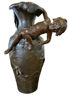 Auktion 349<br>Augustee Moreau signierte Jugendstil Bronze Vase,undeutl. Giessereistempel, H-30 cm [1]