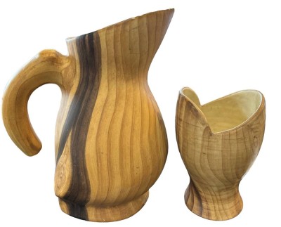 Auktion 349<br>Krug un Vase in  Holzoptik aus Keramik, Krug französisch signiert, Rand und Stand  mit Chips, H-25 und 16 cm [1]