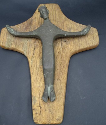 Auktion 349<br>Wandkruzifix, Holz mit Bronze Jesus, verso signiert H. Jannings, 1958, 39x31 cm [1]