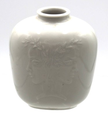 Auktion 349<br>kl. Vase, KPM Berlin, Weißporzellan, reliefiert, ca. H-10cm [1]