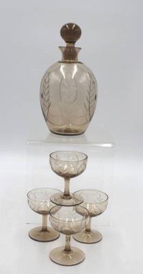 Auktion 349<br>Rauchglas-Likörkaraffe mit 4 Gläsern, 50er Jahre, Karaffe H-21cm Gläser H-7cm [1]