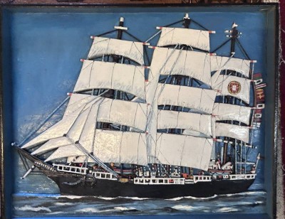 Auktion 349<br>gr. Halbmodell eines Segelschiffes, Holz bemalt in Kasten, sign. Kühn, 60x74 cm [1]