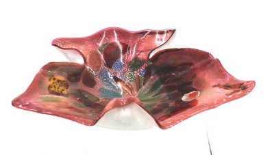 Auktion 349<br>Murano-Kunstglasschale, div. Einschmelzungen, orig. Etikett, 19,5 x 16,5cm [1]