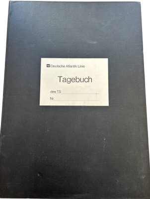 Auktion 349<br>grosses Schiffs-Tagebuch der Hamburg-Amerika Linie um 1970, für eines der beiden Passagierdampfer TS (Turbinenschiff) Hanseatic oder Hamburg, neuwertig und unbenutzt, 43x31 cm [1]