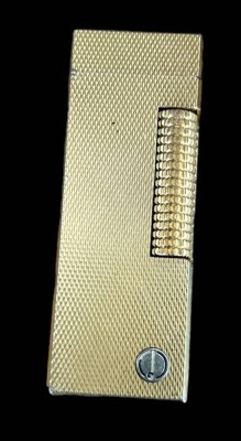 Auktion 350<br>Dunhill Gasfeuerzeug, Swiss made, vergoldet, 6,3x2,2 cm [1]