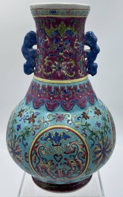 Auktion 350<br>China-Vase mit floraler Bemalung, H-30 cm, D-ca. 21 cm [1]