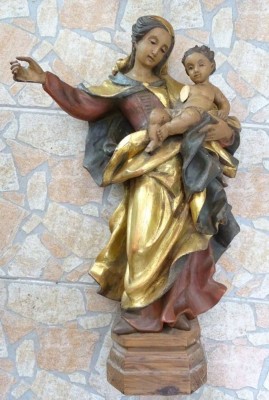 Auktion 350<br>Holzschnitzerei, Madonna mit Kind, farbig gefasst, H-60 cm, B-40 cm, bei Kind fehlt ein Unterarm, wohl Südtirol [1]