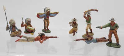 Auktion 355<br>8x Elastolin-Figuren, Cowboys und Indianer, älter, teilw. beschädigt, ca. H-7,5cm [1]