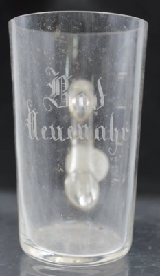 Auktion 350<br>Bädeglas um 1900, Bad Neuenahr, H-11cm, an Griff Spannungsriss [1]