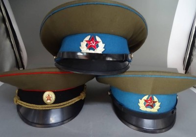 Auktion 350<br>3x russische Uniform Mützen, guter Zustand [1]