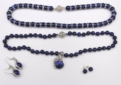 Auktion 351<br>Konvolut Lapis-Schmuck, 2 Ketten, Ohrhänger und Stecker, Ketten ca. L-50cm [1]