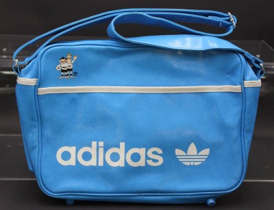 Auktion 351<br>Retro-Tasche von Adidas, im Stil der WM 74, guter Zustand, 28 x 42cm [1]