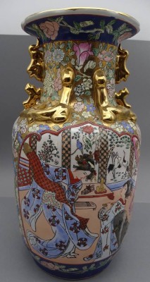 Auktion 351<br>hohe China-Vase, rote Bodenmarke, H-38 cm [1]