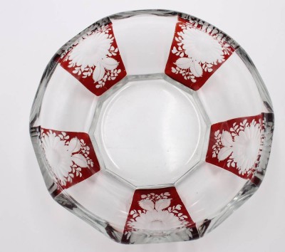 Auktion 351<br>Schale, älter, floraler Schliff, rot gebeitzt, H-5,5cm D-18cm [1]