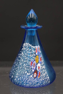 Auktion 351<br>kl. Flacon, Murano, blaues Glas mit Murinnen, ca. H-11,5cm [1]