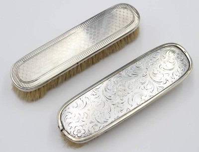 Auktion 351<br>Paar Kleiderbürsten, 1x Sterling und 1x Alpacca, älter, ca. L-23cm [1]