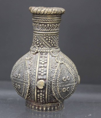 Auktion 351<br>kl. Bronze-Vase, Afrika, wohl Benin, ca. H-10cm [1]