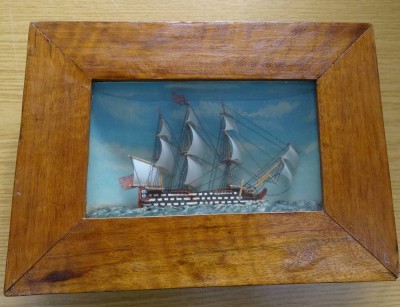 Auktion 351<br>kl. Segelschiff-Modell in Wandvitrine, 22x29 cm, T-6 cm [1]