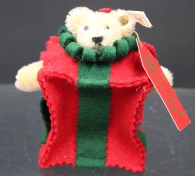 Auktion 351<br>Kl. Steiffteddy als Geschenk verpackt , Nr-670558  limitiert 1835 /5000 [1]