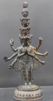 Auktion 351<br>Bronze der Avalokitesvara - 11 Köpfige Figur mit 8 Armen , [1]