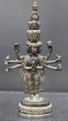 Auktion 351<br>kl. Bronze der Avalokitesvara - 11 Köpfige Figur mit 8 Armen , [1]