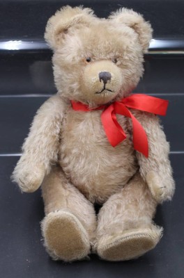 Auktion 351<br>älterer Teddy ,  Blond  gut erhalten . [1]