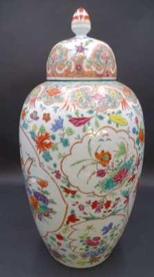 Auktion 351<br>grosse Deckelvase, H-43 cm, China, in Boden gemakrkt, Deckel schlecht geklebt, [1]