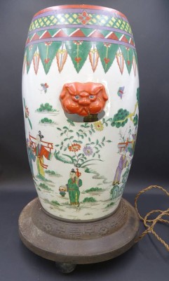 Auktion 351<br>hohe chines. Vase als Rauchverzehrer mit Metall-Stand, H-57 cm, D-unten 36 cm, Altersspuren, um 1920 [1]