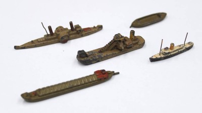 Auktion 352<br>5x Miniatur-Schiffe, Wiking, älter, unter Farbe diese teilweise berieben, Größte L-6,3cm [1]