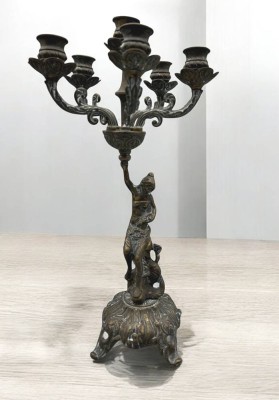 Auktion 352<br>hohe Bronze Leuchter, 6-flammig mit figürlichen Stand, H-43 cm, D-ca. 22 cm [1]