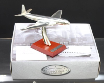 Auktion 352<br>Flugzeugmodell, Silver Classics, D Haviland DH-106 Comet-1949 , orig. Karton, ca. B-19cm [1]