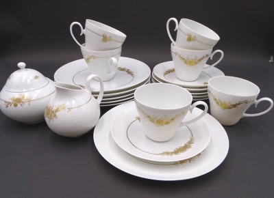 Auktion 352<br>Restservice, Rosenthal, Romance in gold, Milch und Zucker, 6 kompl. Gedecke [1]