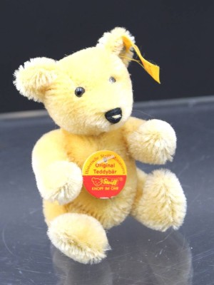 Auktion 352<br>kl. Teddy von Steiff, kompl., ca. H-10cm [1]