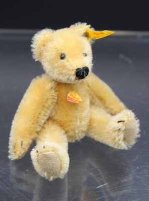 Auktion 352<br>kl. Teddy von Steiff, kompl. , H-9cm [1]