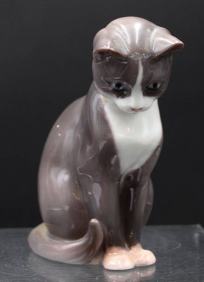 Auktion 352<br>Sitzende Katze, Bing & Gröndahl, Modellnr. 1876, H-12cm [1]